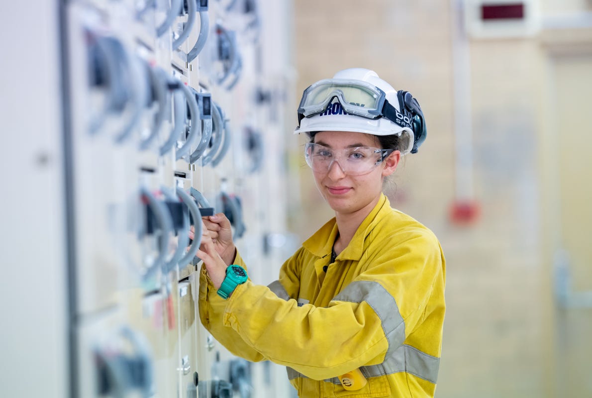 Corporate photography, corporate photographer perth, annual reports, business plans, infrastructure photography perth, mains roads, tunnel, construction, perth photographer, events, conferences, media events, industrial photographer, portraits, environmental portraits, mining photographer, mining photography, head shots,   