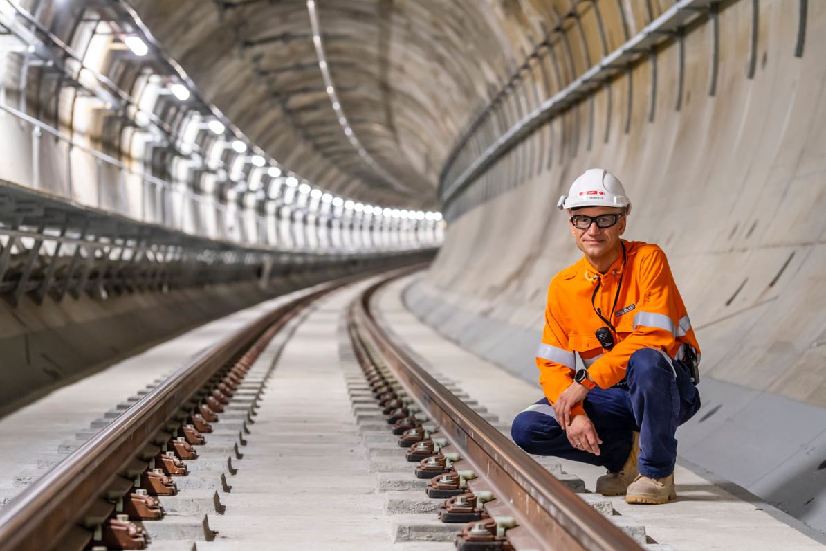 Corporate photography, corporate photographer perth, annual reports, business plans, infrastructure photography perth, mains roads, tunnel, construction, perth photographer, events, conferences, media events, industrial photographer, portraits, environmental portraits, mining photographer, mining photography, head shots,   